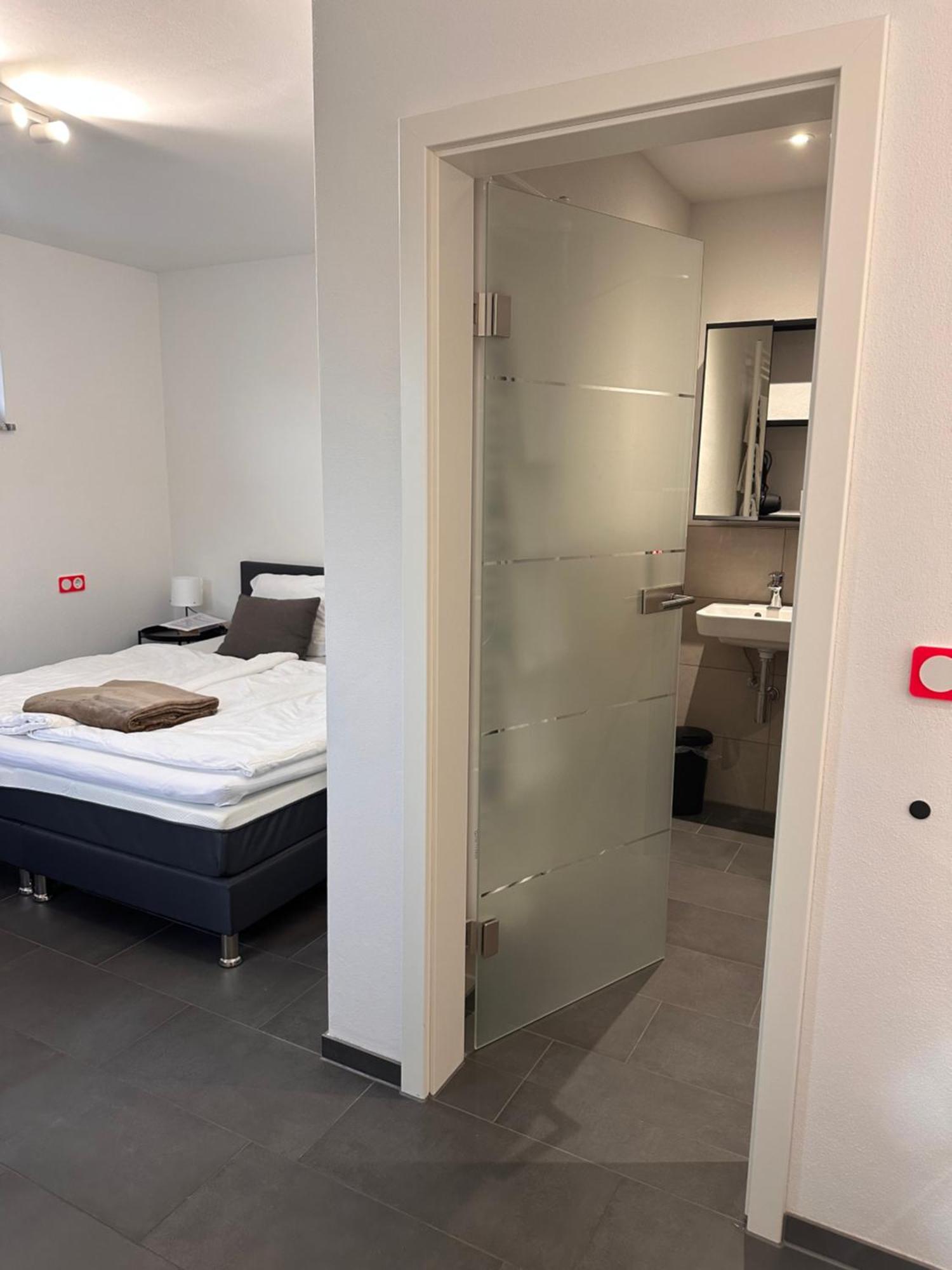Ferienzimmer Frank, Self-Check-In Nach 21Uhr Niederalteich Exterior photo
